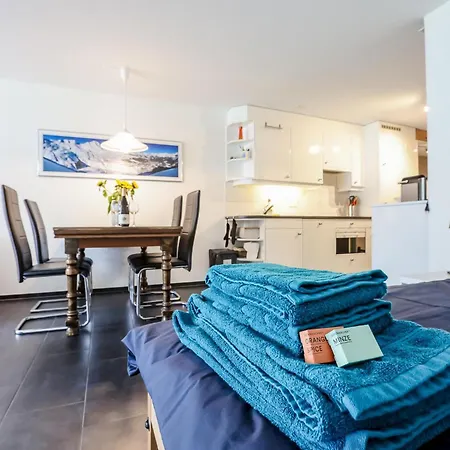 Rothornblick 8 公寓 *